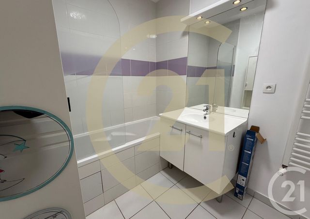 Appartement T3 à louer - 3 pièces - 65.68 m2 - L ISLE D ABEAU - 38 - RHONE-ALPES - Century 21 Immobilier Batigimm