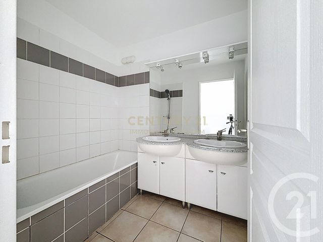 Appartement T3 à vendre - 3 pièces - 58.84 m2 - LA VERPILLIERE - 38 - RHONE-ALPES - Century 21 Immobilier Batigimm