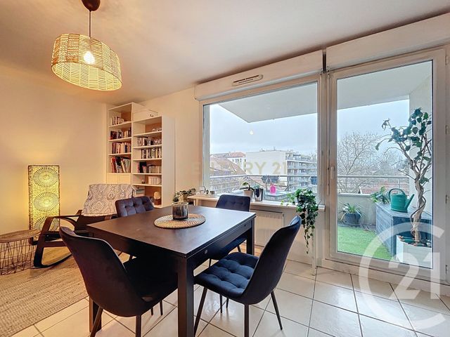 Appartement T3 à vendre - 3 pièces - 59.35 m2 - BOURGOIN JALLIEU - 38 - RHONE-ALPES - Century 21 Immobilier Batigimm