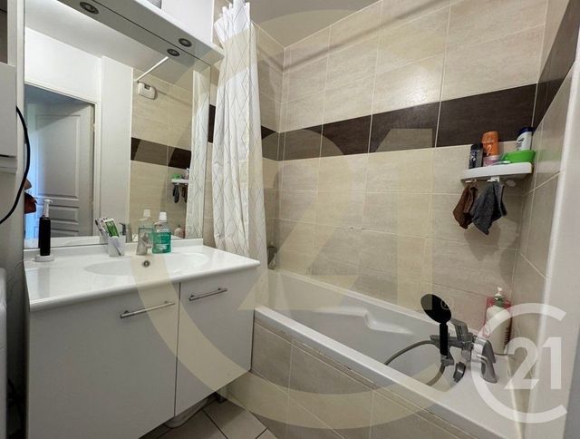 Appartement T3 à louer - 3 pièces - 67.34 m2 - BOURGOIN JALLIEU - 38 - RHONE-ALPES - Century 21 Immobilier Batigimm