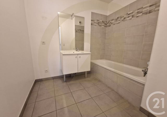 Appartement T3 à louer - 3 pièces - 68.74 m2 - BOURGOIN JALLIEU - 38 - RHONE-ALPES - Century 21 Immobilier Batigimm