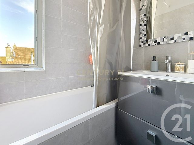 Appartement à vendre - 2 pièces - 42.05 m2 - BOURGOIN JALLIEU - 38 - RHONE-ALPES - Century 21 Immobilier Batigimm