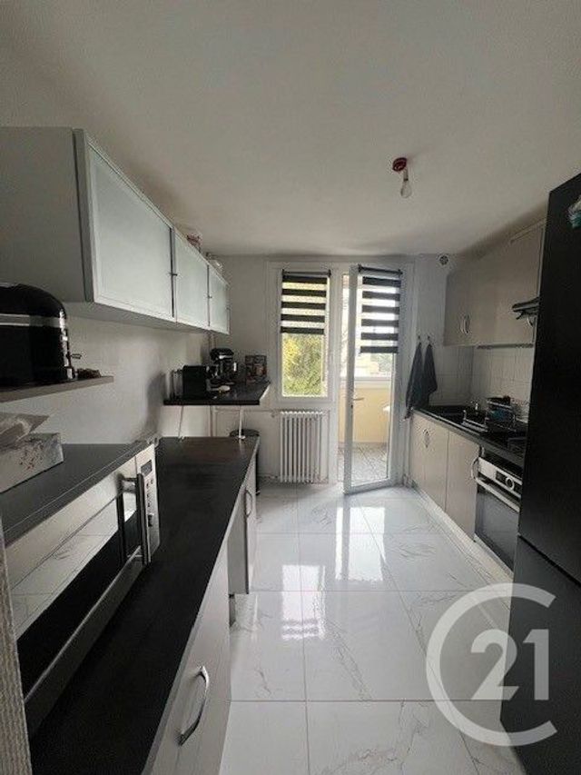 Appartement T3 à vendre - 4 pièces - 67.5 m2 - BOURGOIN JALLIEU - 38 - RHONE-ALPES - Century 21 Immobilier Batigimm