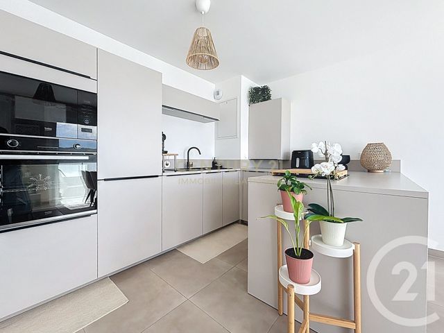 Appartement T3 à vendre - 3 pièces - 62.0 m2 - L ISLE D ABEAU - 38 - RHONE-ALPES - Century 21 Immobilier Batigimm