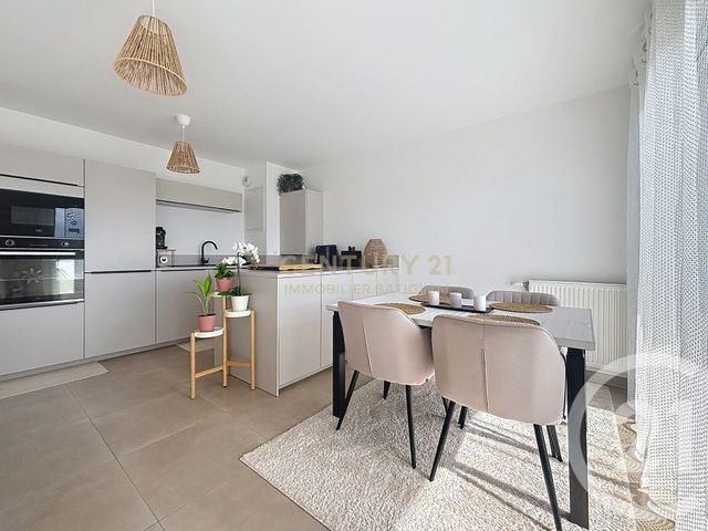 Appartement T3 à vendre - 3 pièces - 62.0 m2 - L ISLE D ABEAU - 38 - RHONE-ALPES - Century 21 Immobilier Batigimm
