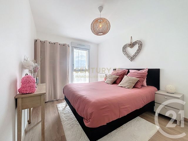 Appartement T3 à vendre - 3 pièces - 62.0 m2 - L ISLE D ABEAU - 38 - RHONE-ALPES - Century 21 Immobilier Batigimm
