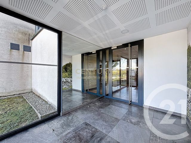 Appartement T2 à vendre - 2 pièces - 42.75 m2 - L ISLE D ABEAU - 38 - RHONE-ALPES - Century 21 Immobilier Batigimm