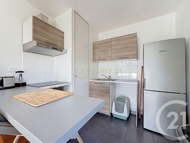 Appartement T2 à vendre - 2 pièces - 42.75 m2 - L ISLE D ABEAU - 38 - RHONE-ALPES - Century 21 Immobilier Batigimm