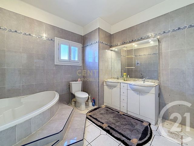 maison à vendre - 8 pièces - 253.13 m2 - BOURGOIN JALLIEU - 38 - RHONE-ALPES - Century 21 Immobilier Batigimm