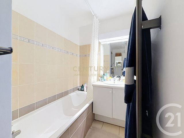 Appartement à louer - 2 pièces - 42.21 m2 - BOURGOIN JALLIEU - 38 - RHONE-ALPES - Century 21 Immobilier Batigimm