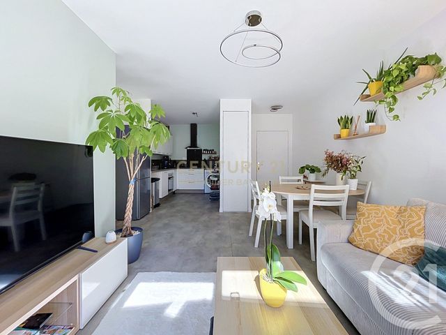 Appartement T4 à vendre - 4 pièces - 76.34 m2 - L ISLE D ABEAU - 38 - RHONE-ALPES - Century 21 Immobilier Batigimm