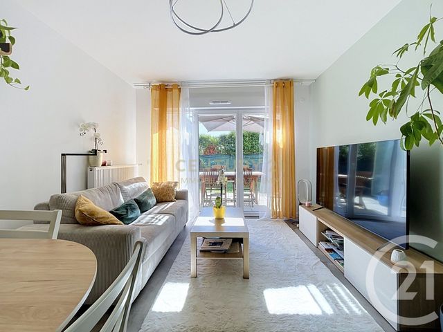 Appartement T4 à vendre - 4 pièces - 76.34 m2 - L ISLE D ABEAU - 38 - RHONE-ALPES - Century 21 Immobilier Batigimm