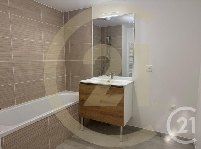 Appartement T3 à louer - 3 pièces - 62.76 m2 - VILLEFONTAINE - 38 - RHONE-ALPES - Century 21 Immobilier Batigimm