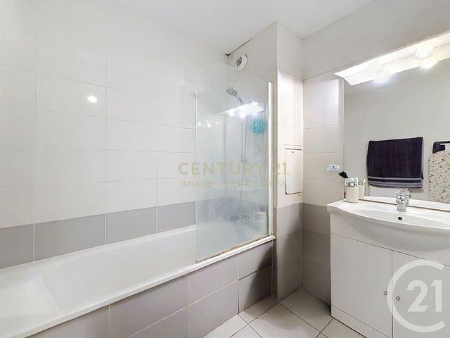 Appartement T2 à louer - 2 pièces - 42.66 m2 - BOURGOIN JALLIEU - 38 - RHONE-ALPES - Century 21 Immobilier Batigimm